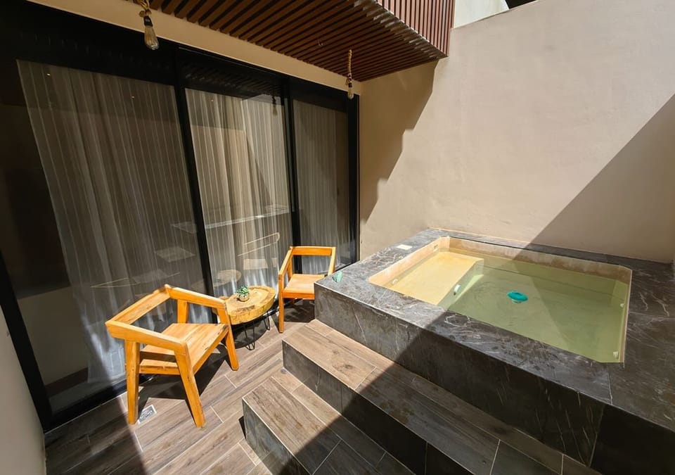 Indoor spa tub