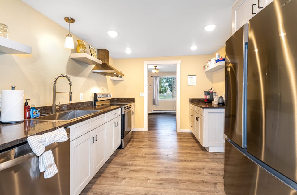 Fully equipped kitchen to cook your favorite meals. | Main Level