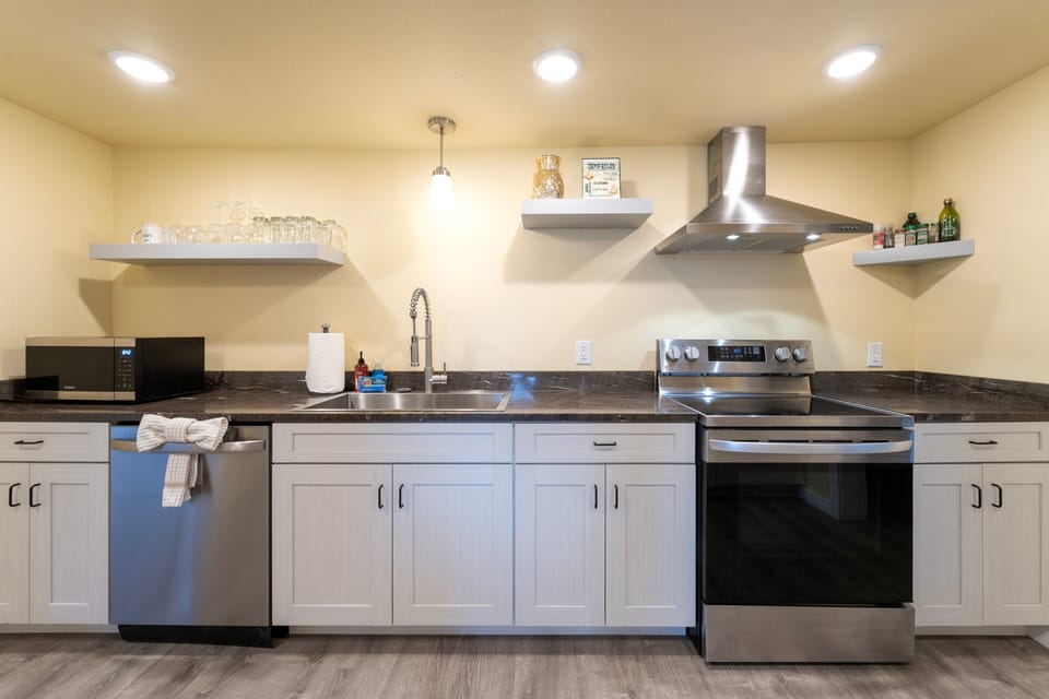 Stainless steel appliances.| Main Level
