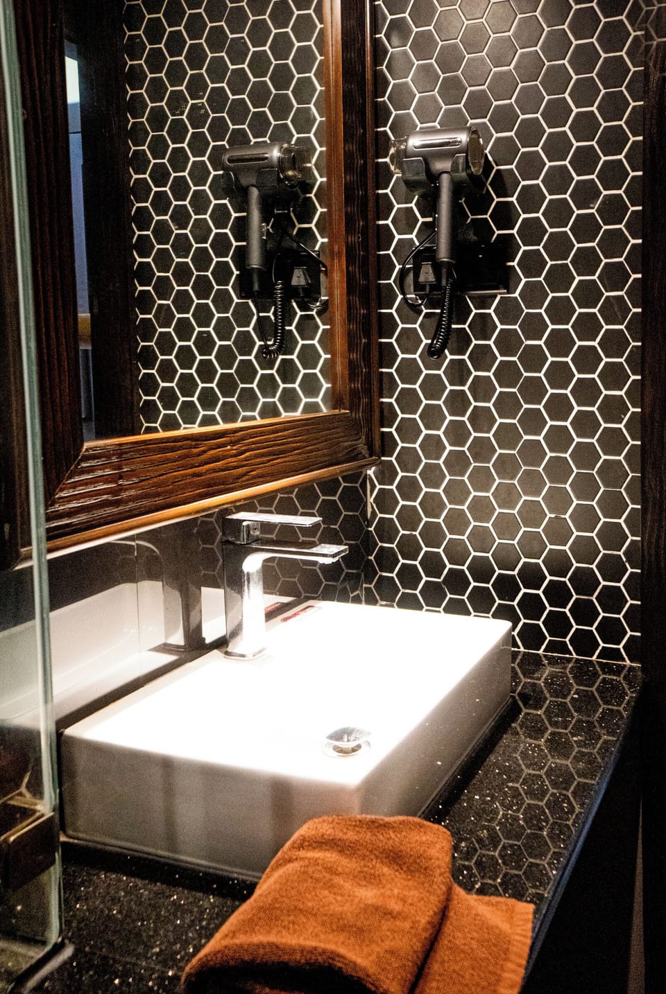 Deluxe Double Room, Pool View | Bathroom | Free toiletries, hair dryer, slippers, towels