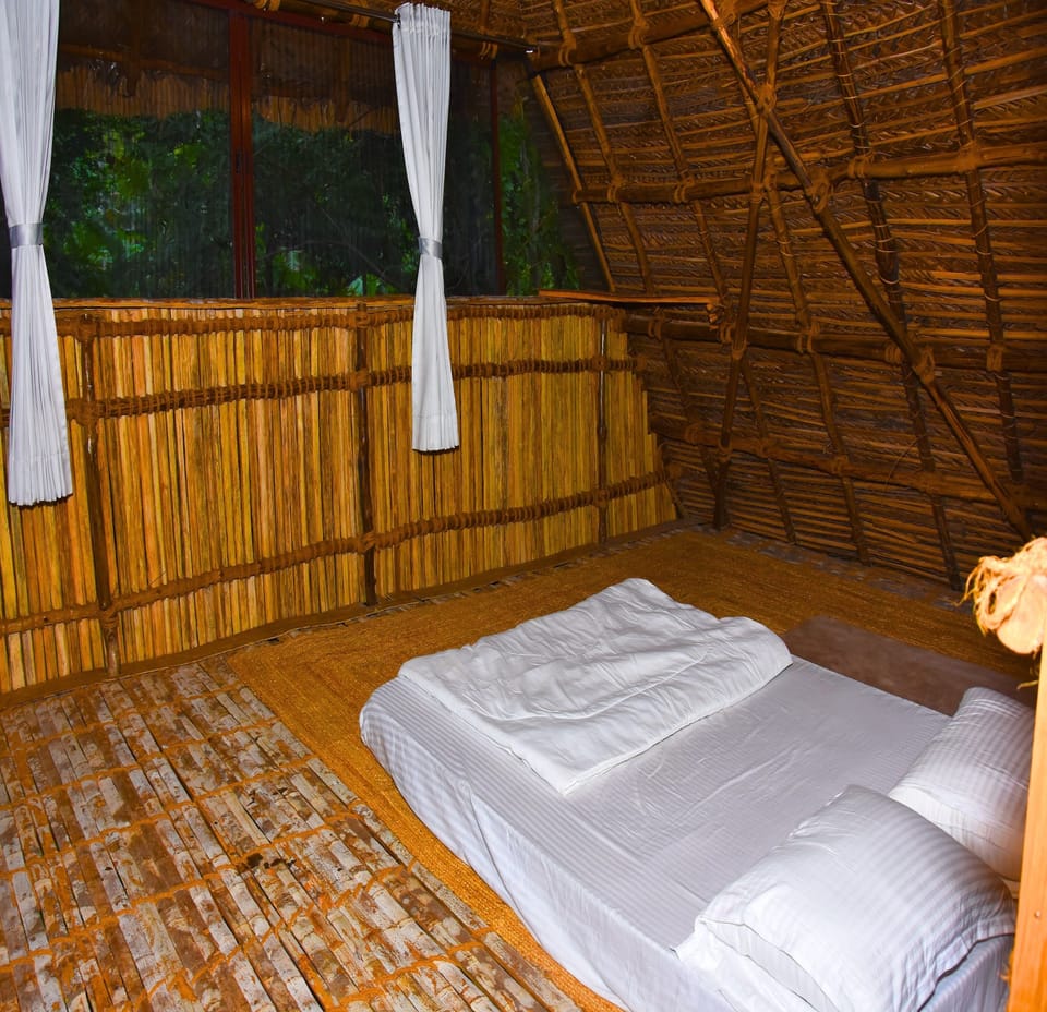 Deluxe Villa | Premium bedding, desk, free WiFi, bed sheets