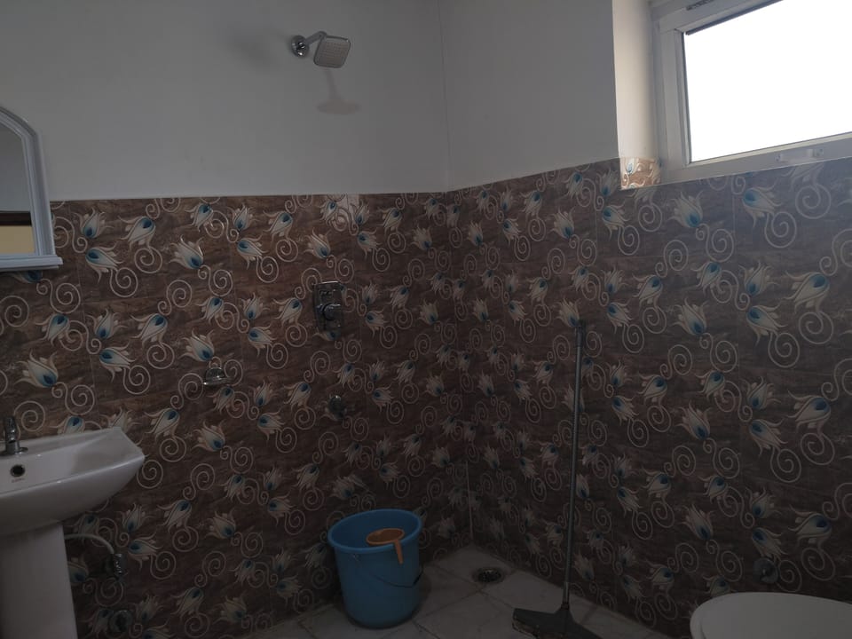 Deluxe Double Room, Balcony, Mountain View | Bathroom | Shower, free toiletries, towels, soap