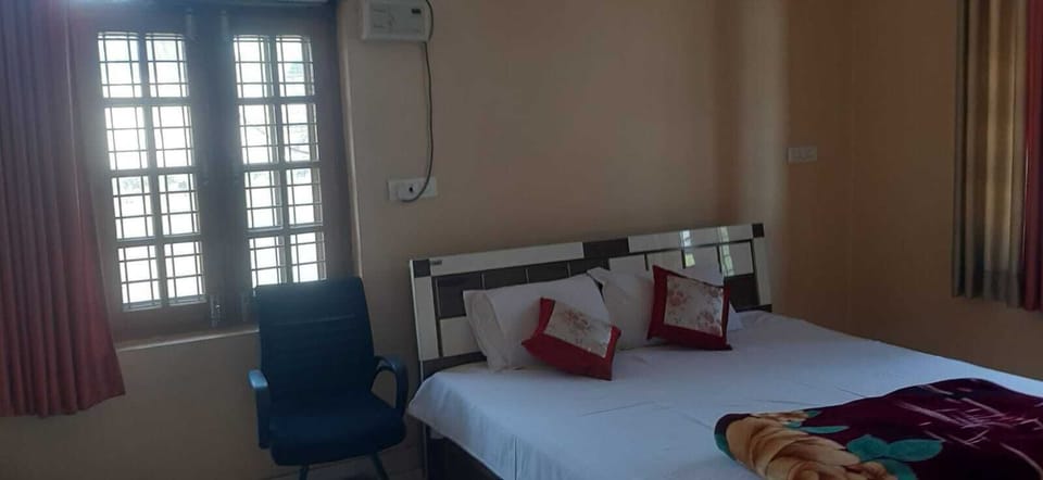 Double Room | Rollaway beds, free WiFi, bed sheets
