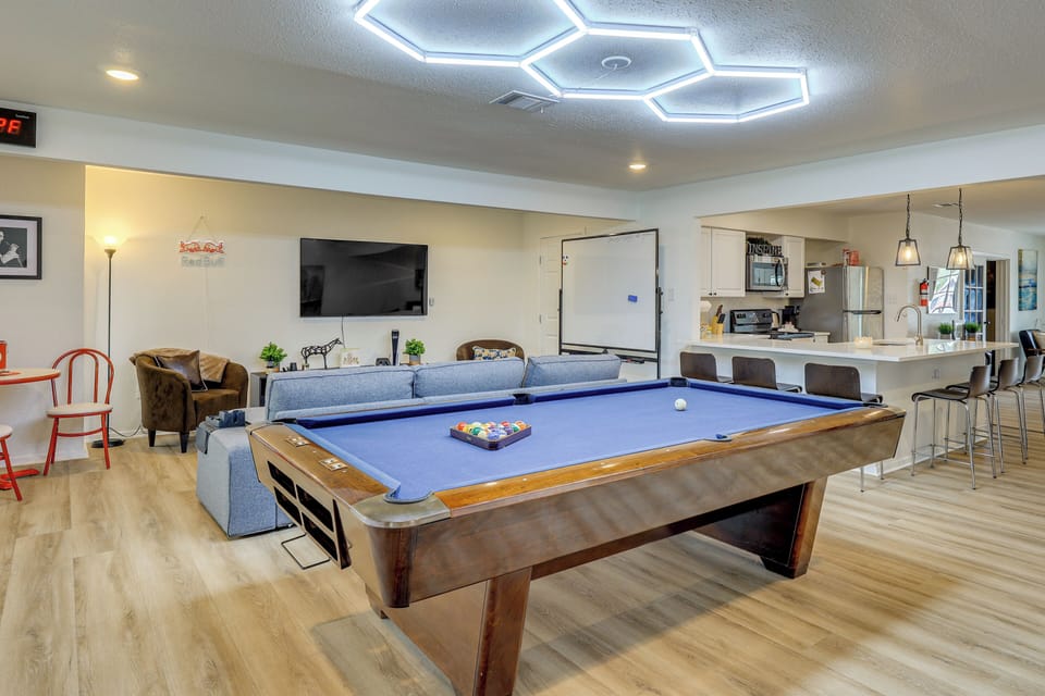 Property Interior | Central A/C & Heating | Free WiFi