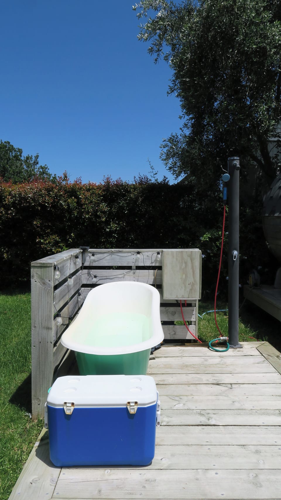 Outdoor spa tub