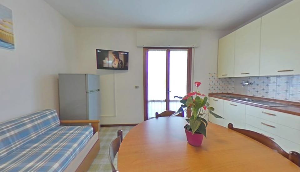 Apartment, 1 Bedroom, Balcony | Living room
