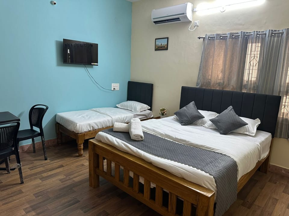 Standard Triple Room, City View | Free WiFi