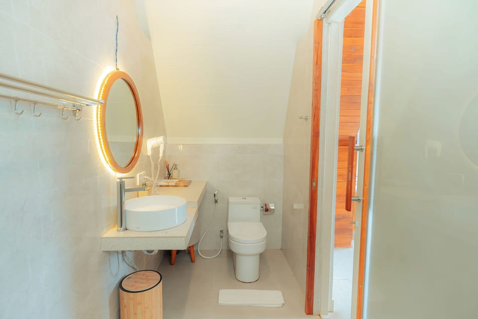 Junior Cabin, Balcony, Garden View | Bathroom | Shower, hair dryer, towels, soap