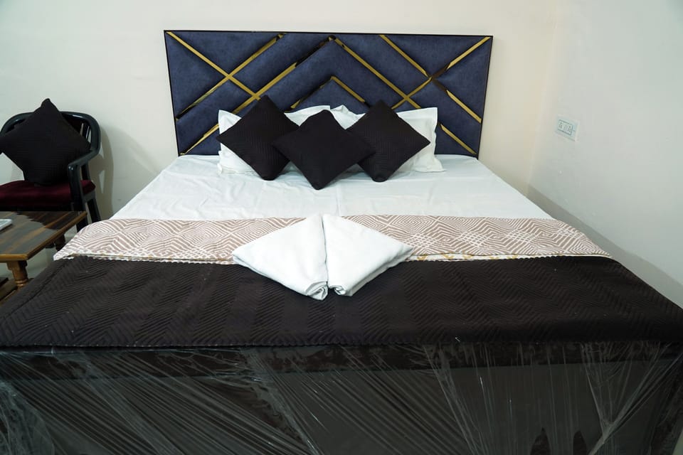 Family Quadruple Room | Desk, laptop workspace, free WiFi