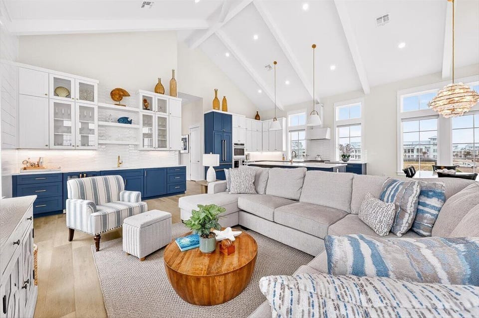 2nd Floor, Main Living Room