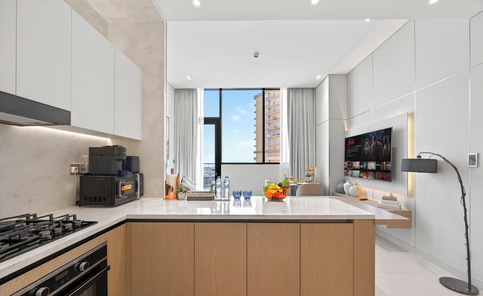 Luxury Apartment, City View | Private kitchen