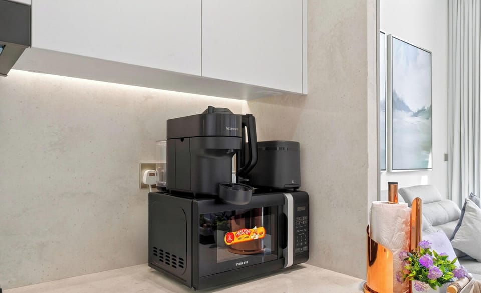 Luxury Apartment, City View | Private kitchen
