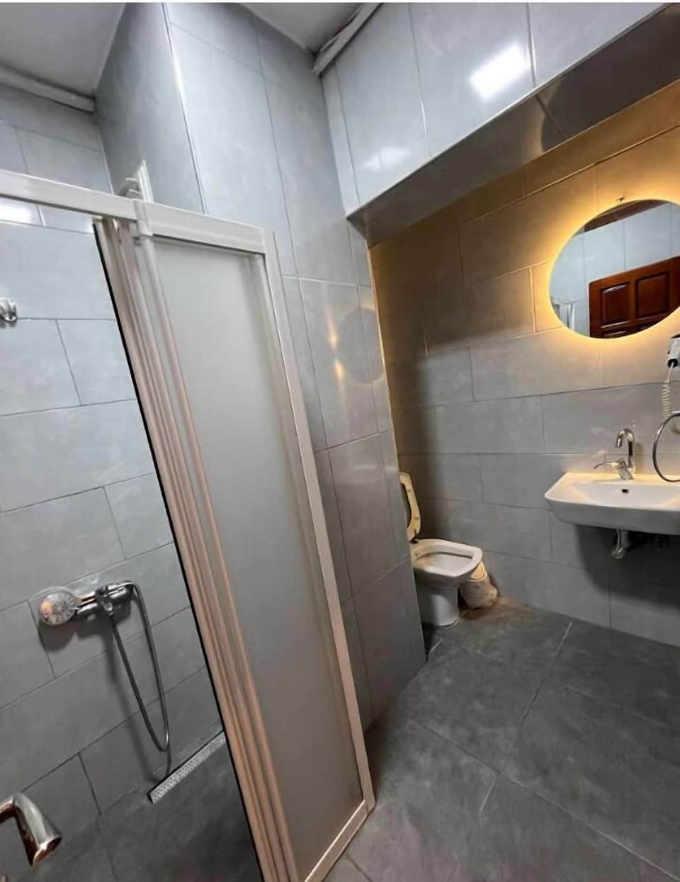 Standard Room, 1 Bedroom, Mountain View | Bathroom | Shower, hair dryer, slippers, towels