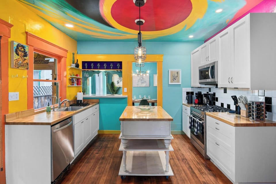 Cook like a local in this lively and functional culinary space.