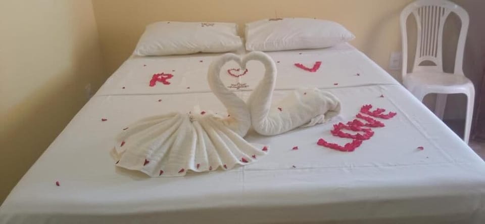Minibar, free WiFi, bed sheets