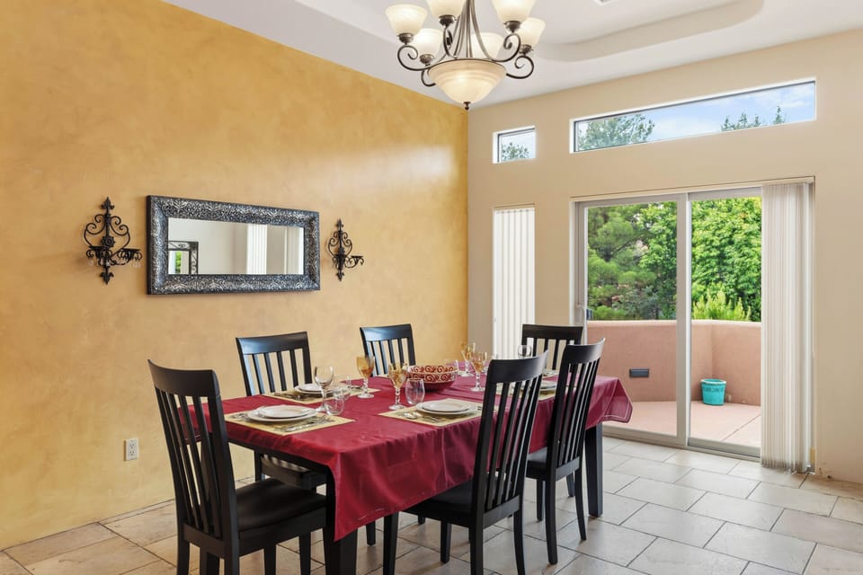 Dining area off kitchen
