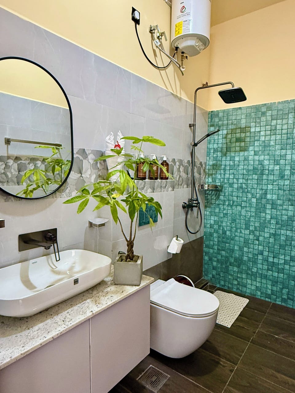 Deluxe Double Room, Balcony, Sea View | Bathroom | Shower, free toiletries, towels, soap