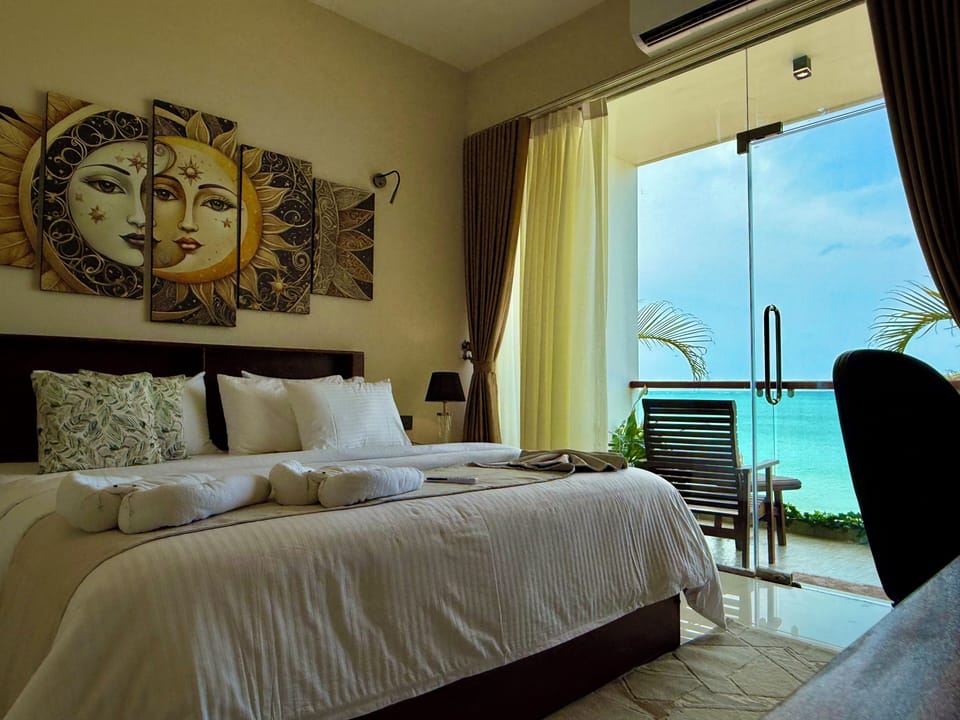 Deluxe Double Room, Balcony, Sea View | Desk, laptop workspace, soundproofing, WiFi
