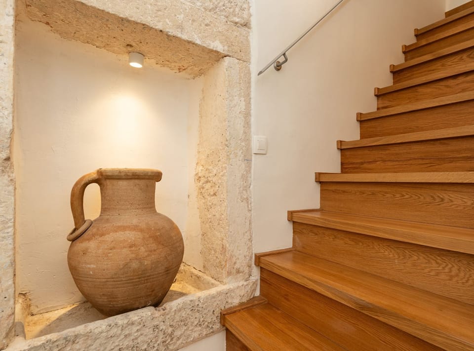 Villa (Three bedroom villa in Old Town) | Staircase