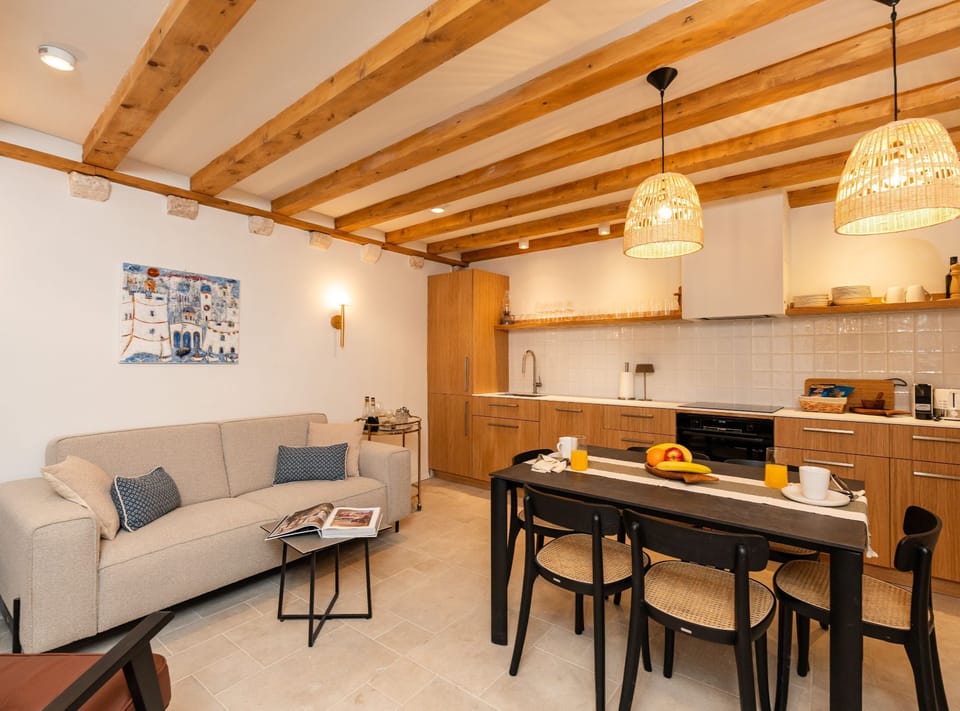 Villa (Three bedroom villa in Old Town) | Living room | 32-inch flat-screen TV with satellite channels