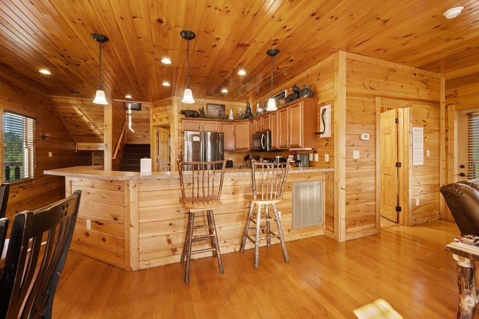 Cabin, 5 Bedrooms | Interior