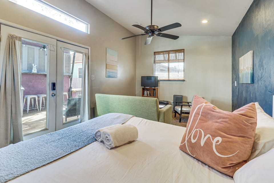 2-unit Rental in Abq! Walk or Bike to Downtown Cottage in Albuquerque
