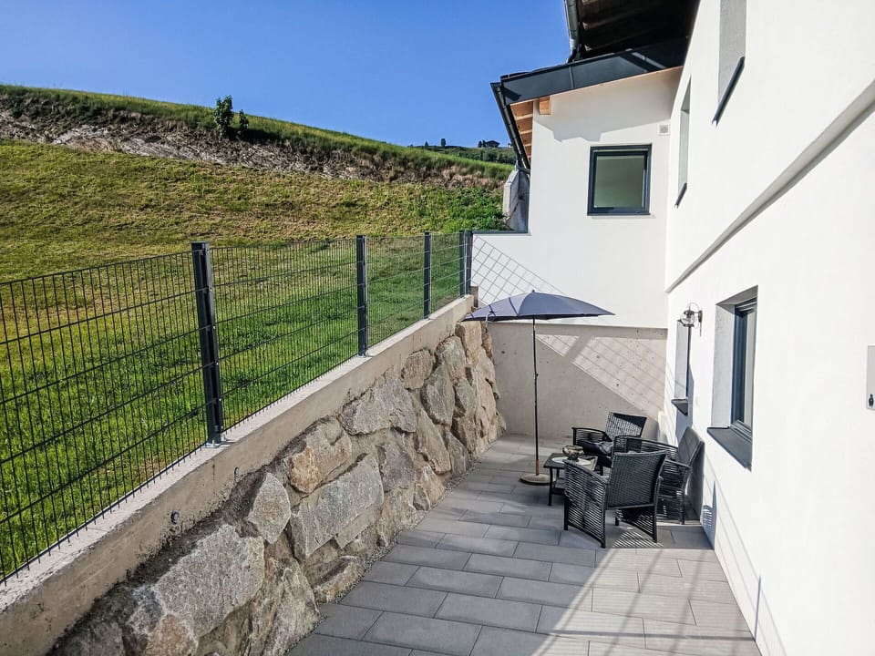 Composite Material, Stone Wall, Handrail, Fence, Balcony, Home Fencing, Flagstone, Baluster, Daylighting