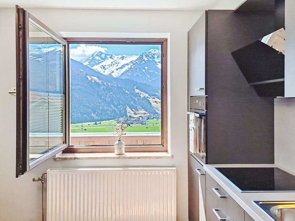 Mountain Range, Room, Ceiling, Alps, Glacial Landform, Daylighting, Ridge, Hardwood, Wood Stain, Window Treatment