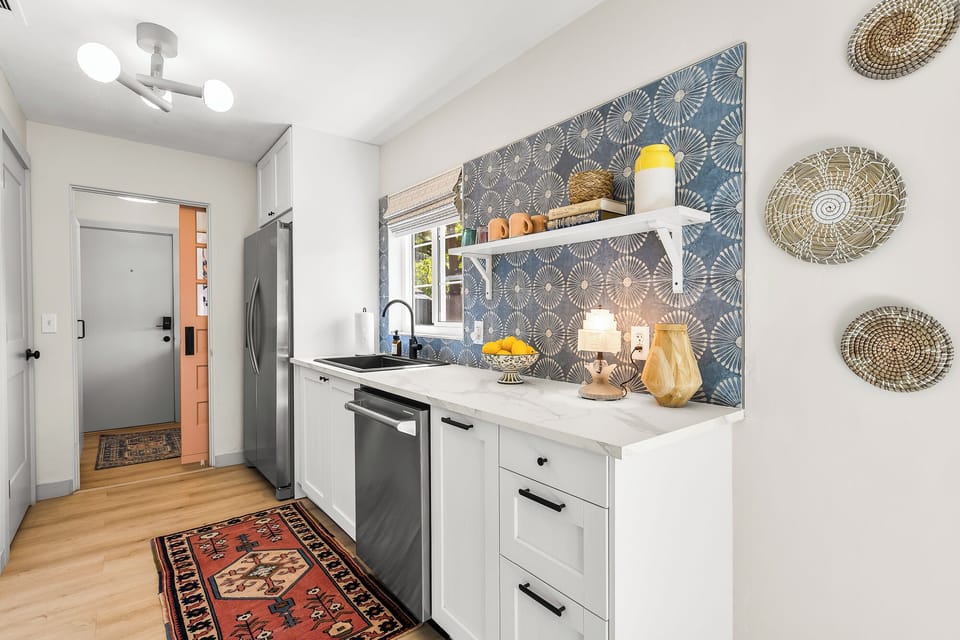 Unit 617: Kitchen:  Drip Coffee and Keruig, SS Appliances