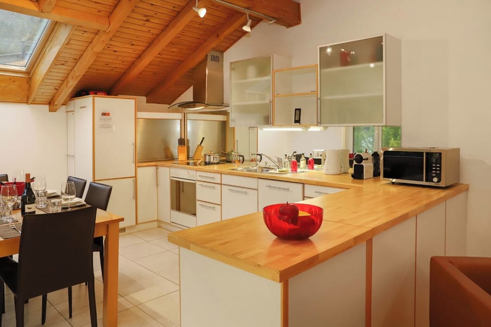 Apartment, Balcony, Mountain View | Private kitchen