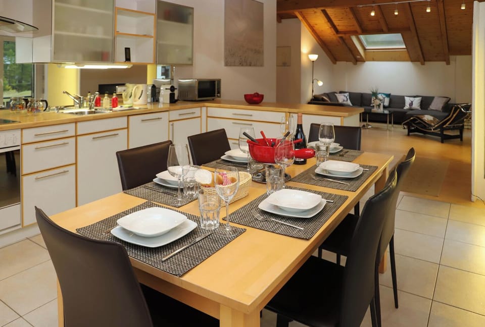 Apartment, Balcony, Mountain View | Dining