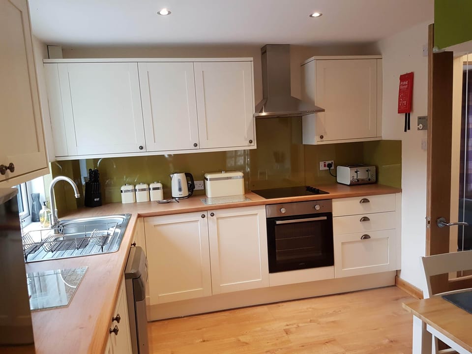 Range of cupboards and appliances in Kitchen
