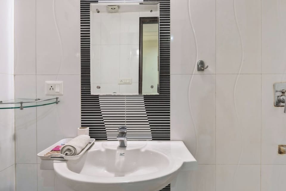 Economy Studio Suite, City View | Bathroom