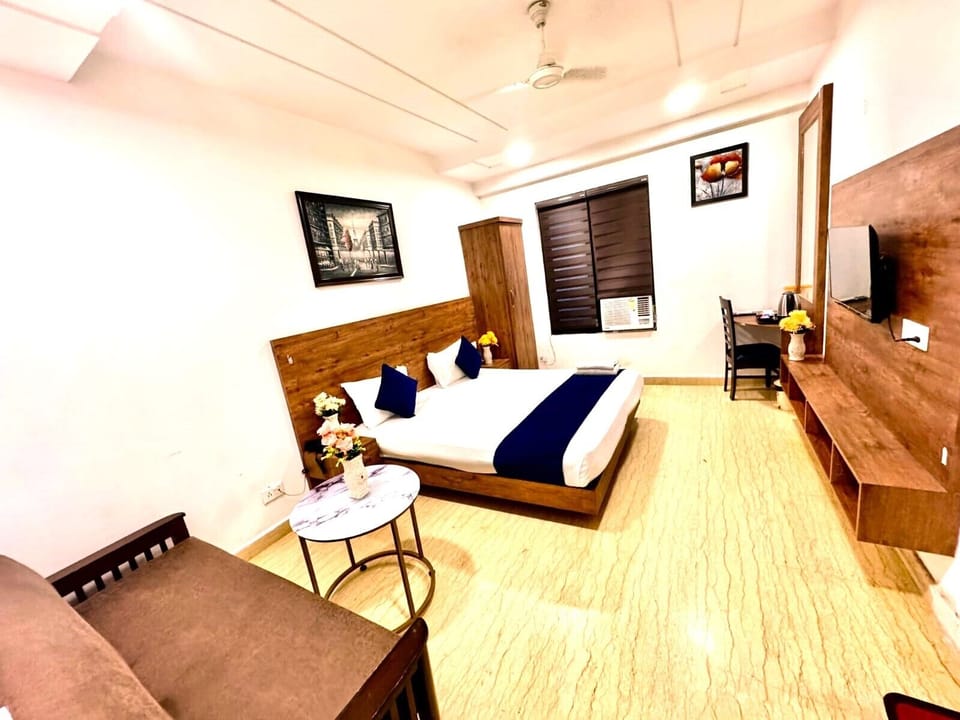 Superior Room, City View | Desk, laptop workspace, free WiFi
