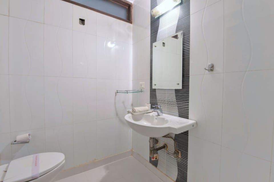 Comfort Double Room, City View | Bathroom
