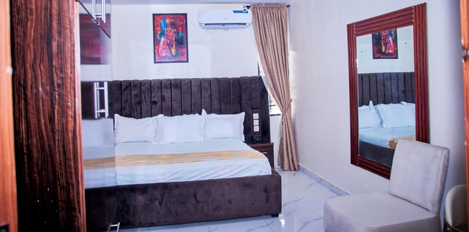 Iron/ironing board, WiFi (free)