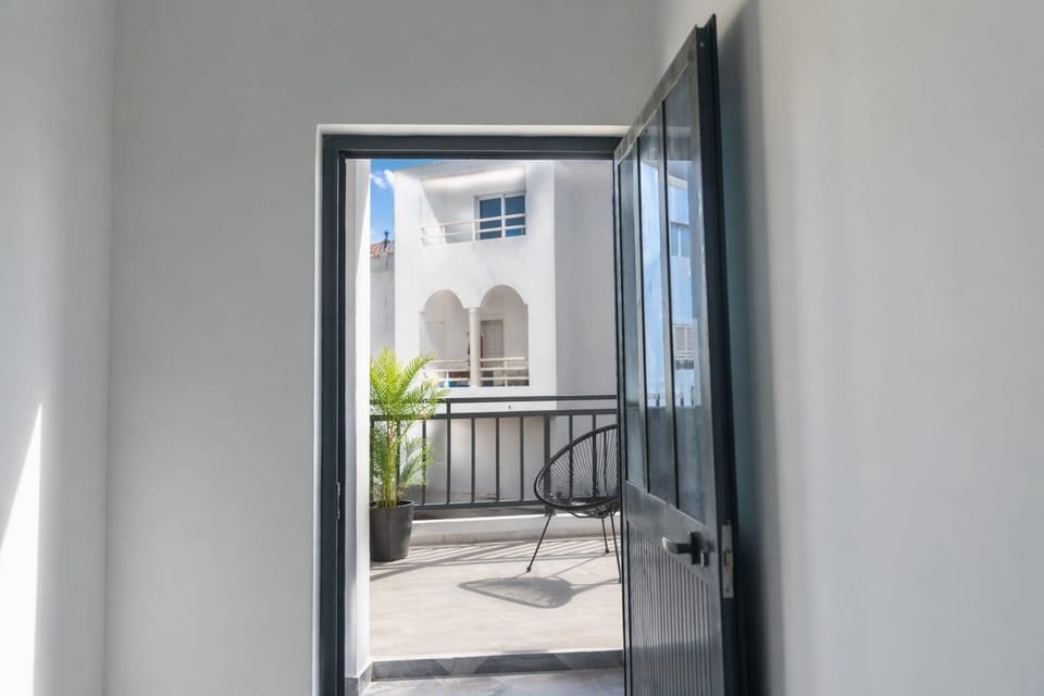 Varanda partilhada com agradável área exterior, ideal para o ar livre e relaxar