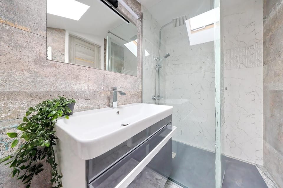 Shower, towels