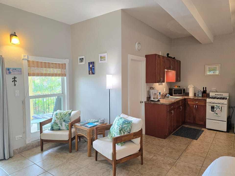 Open floorplan, fully airconditioned