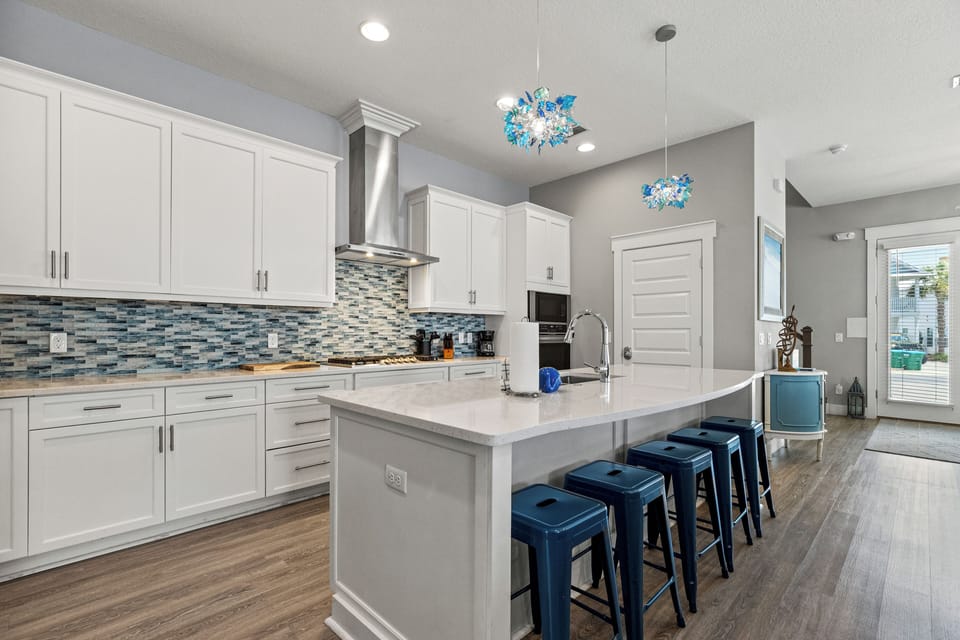 House, Multiple Beds, Pool Access, Pool View (222 Sands St) | Private kitchen