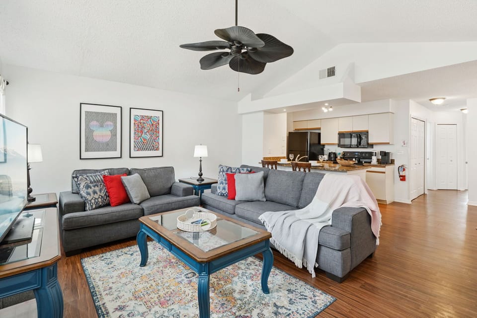 living room pic4 2747_N_Poinciana_Blvd_6__Kissimmee__FL_34746_A7405359.jpg