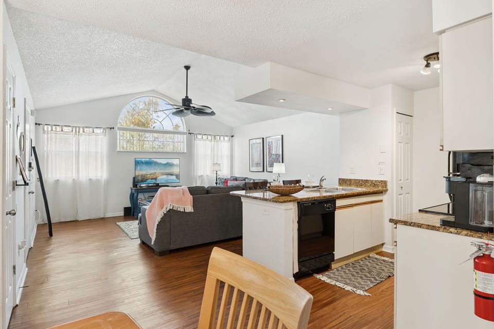 13-web-or-mls-2747_N_Poinciana_Blvd_6__Kissimmee__FL_34746_A7405395.jpg