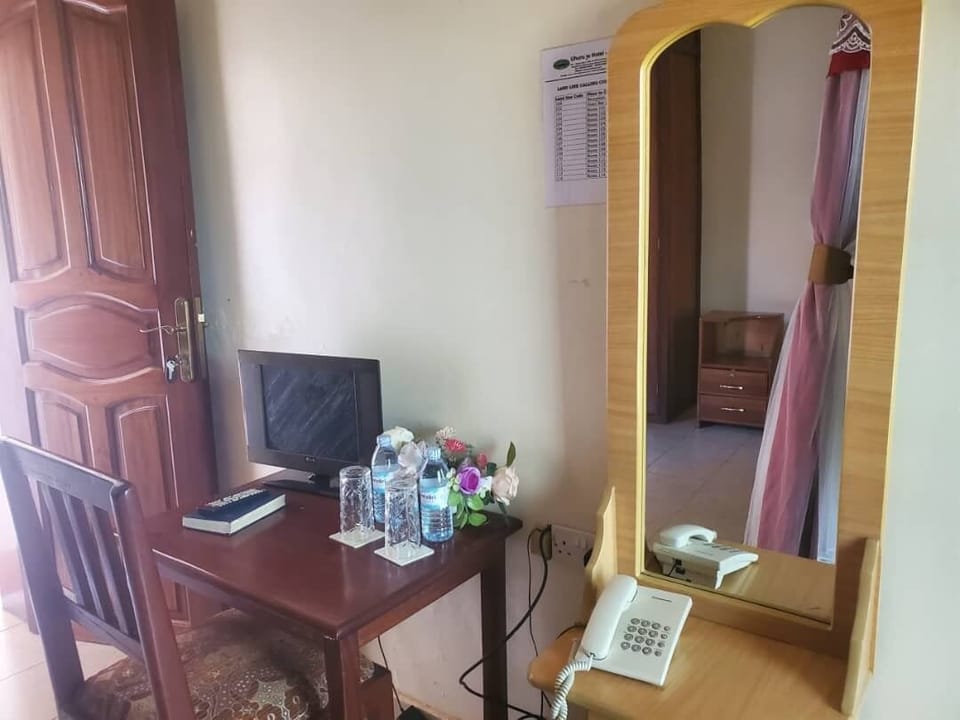 Deluxe Double Room, Balcony, City View | Interior