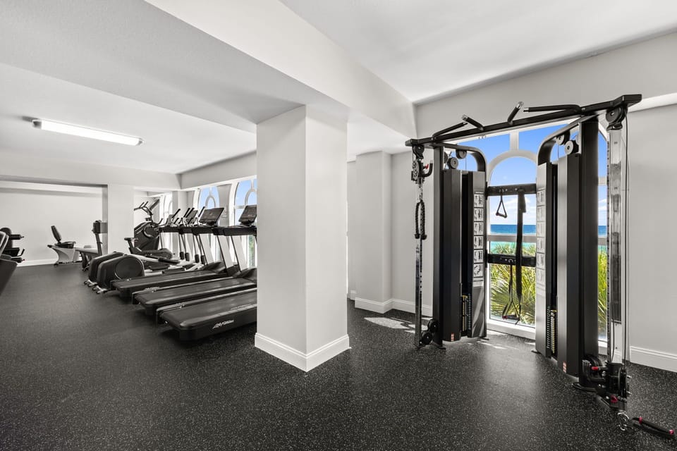 Flip Flop Hideaway - Beachfront Fun at Calypso Resort Apartment in Panama City Beach