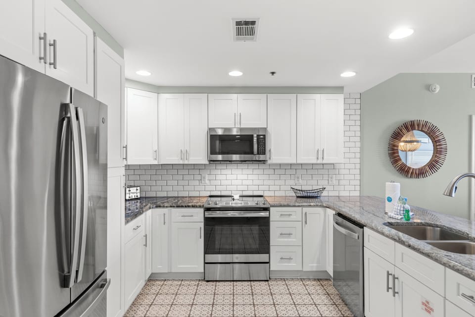 Condo, Multiple Beds, Balcony, Ocean View (Splash Resort 507W) | Private kitchen