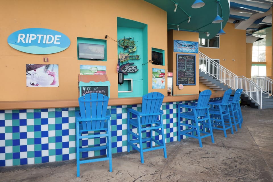 Condo, Multiple Beds, Balcony, Ocean View (Splash Resort 507W) | Bar (on property)