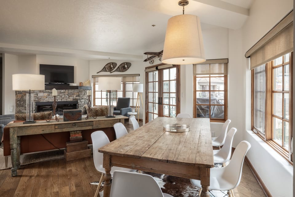 Lareg dining table for 8