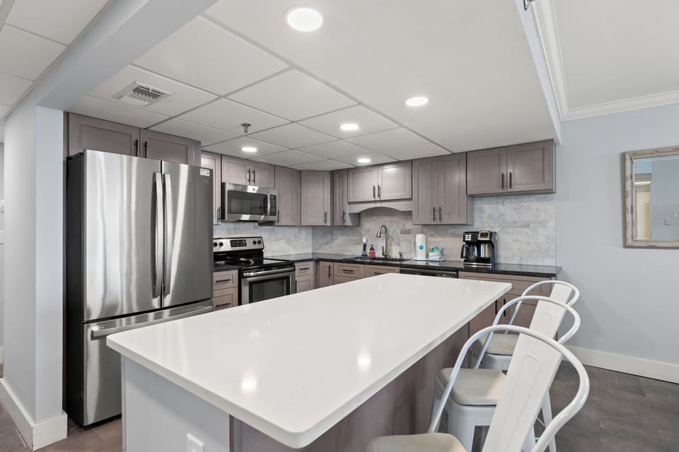 Condo, Multiple Beds, Balcony, Ocean View (Watercrest 1106) | Private kitchen