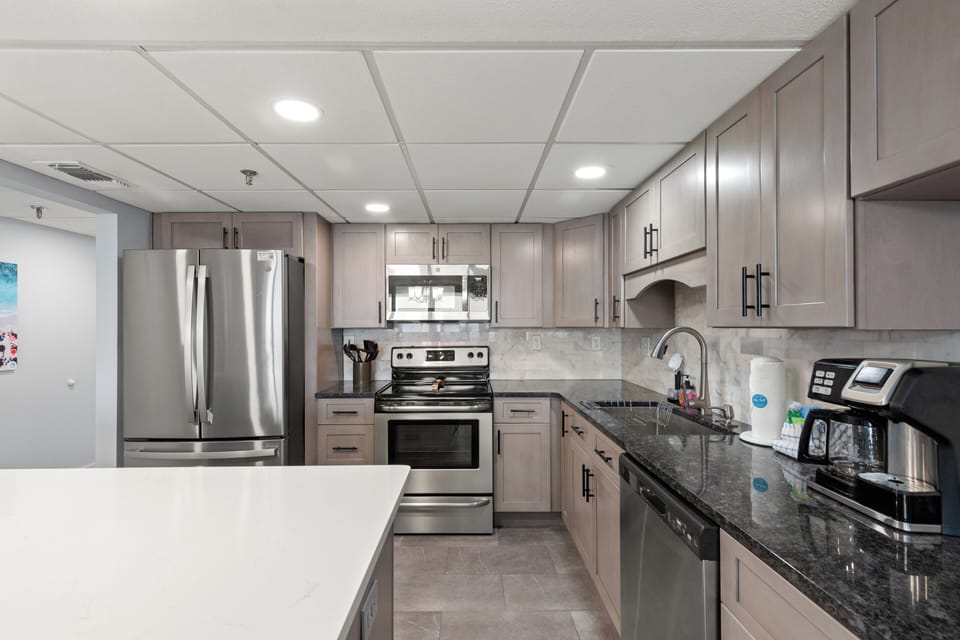Condo, Multiple Beds, Balcony, Ocean View (Watercrest 1106) | Private kitchen