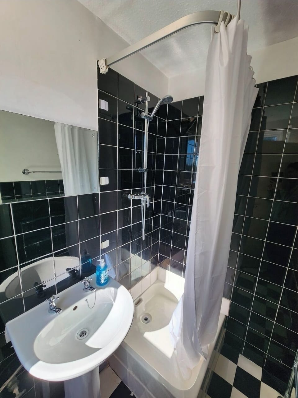 Comfort Single Room | Bathroom | Hair dryer, towels, soap, shampoo